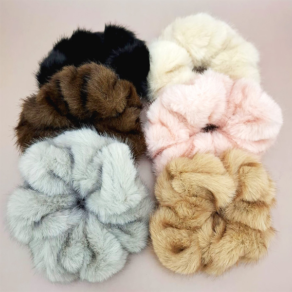 Фото Резинка для волос Weisen WSCR-121 Светло-коричневая, меховая, 1 шт. (Резинки)